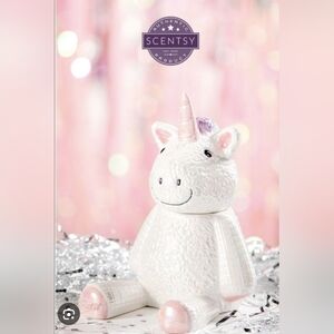 Scentsy Warmer Stella the Unicorn BRAND NEW